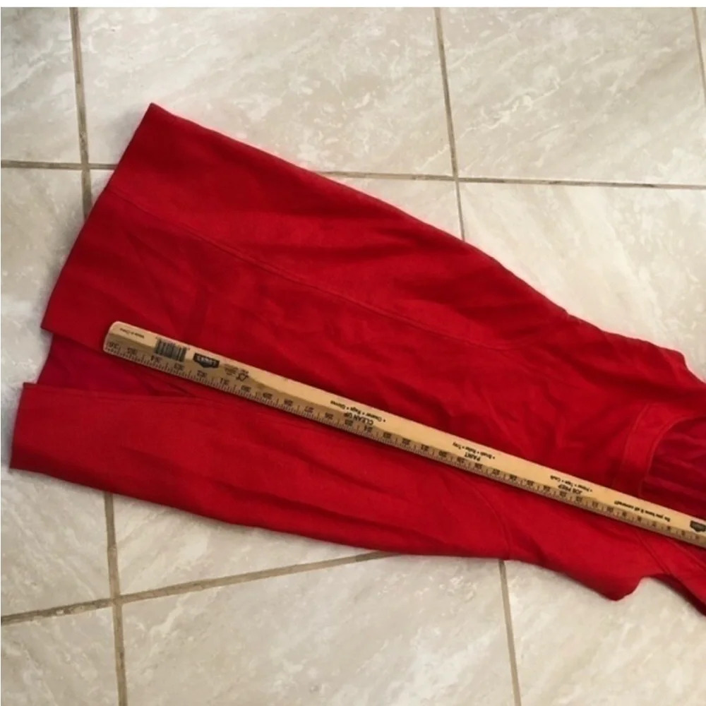 Escada Slit Dress Size 34
Fits like a small
Good condition
No flaws - Picture 5 of 8